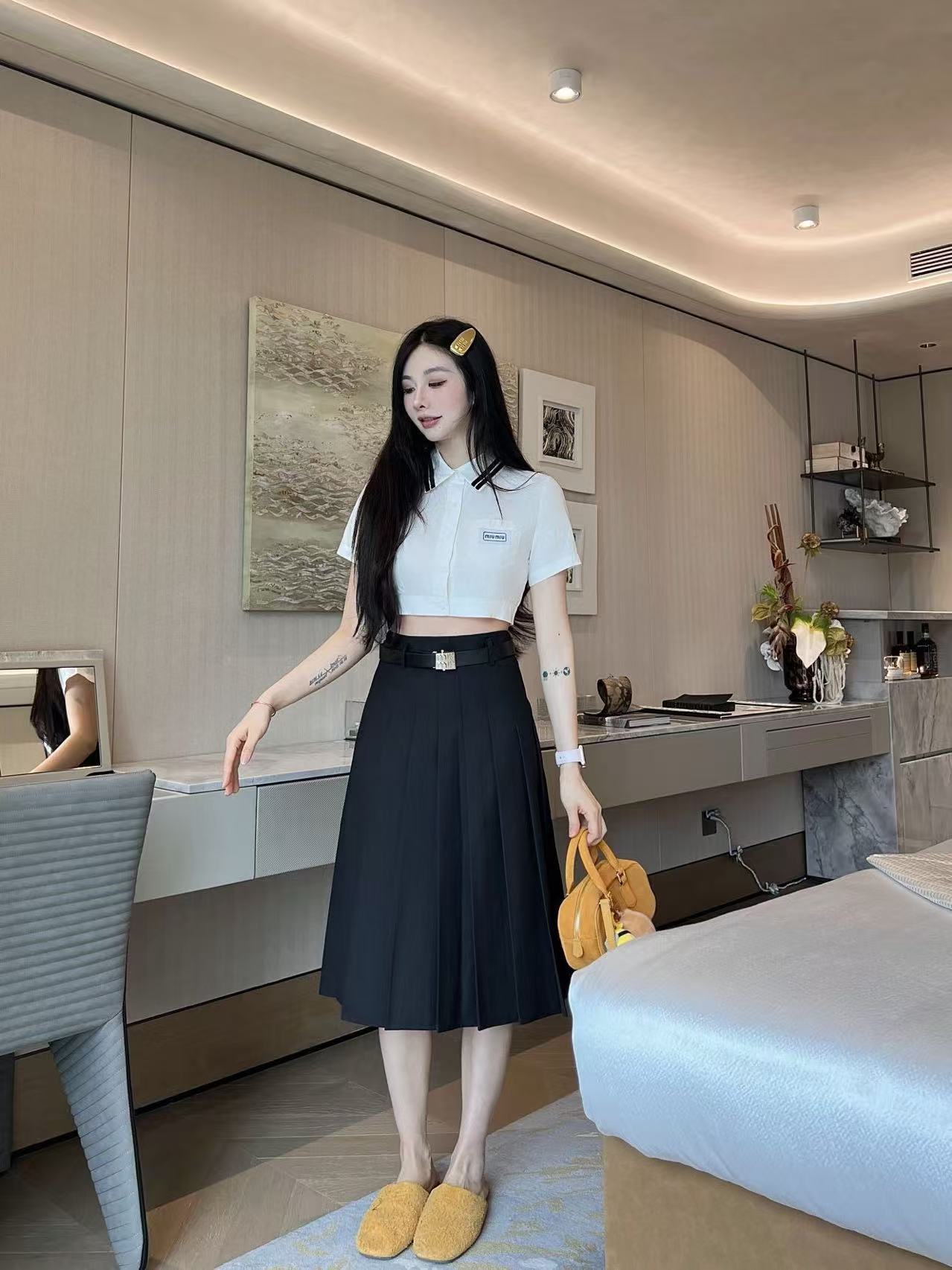 M1U1M1U 高品質シャツ ＋ ベルト付きスカート【50％割引+送料無料】