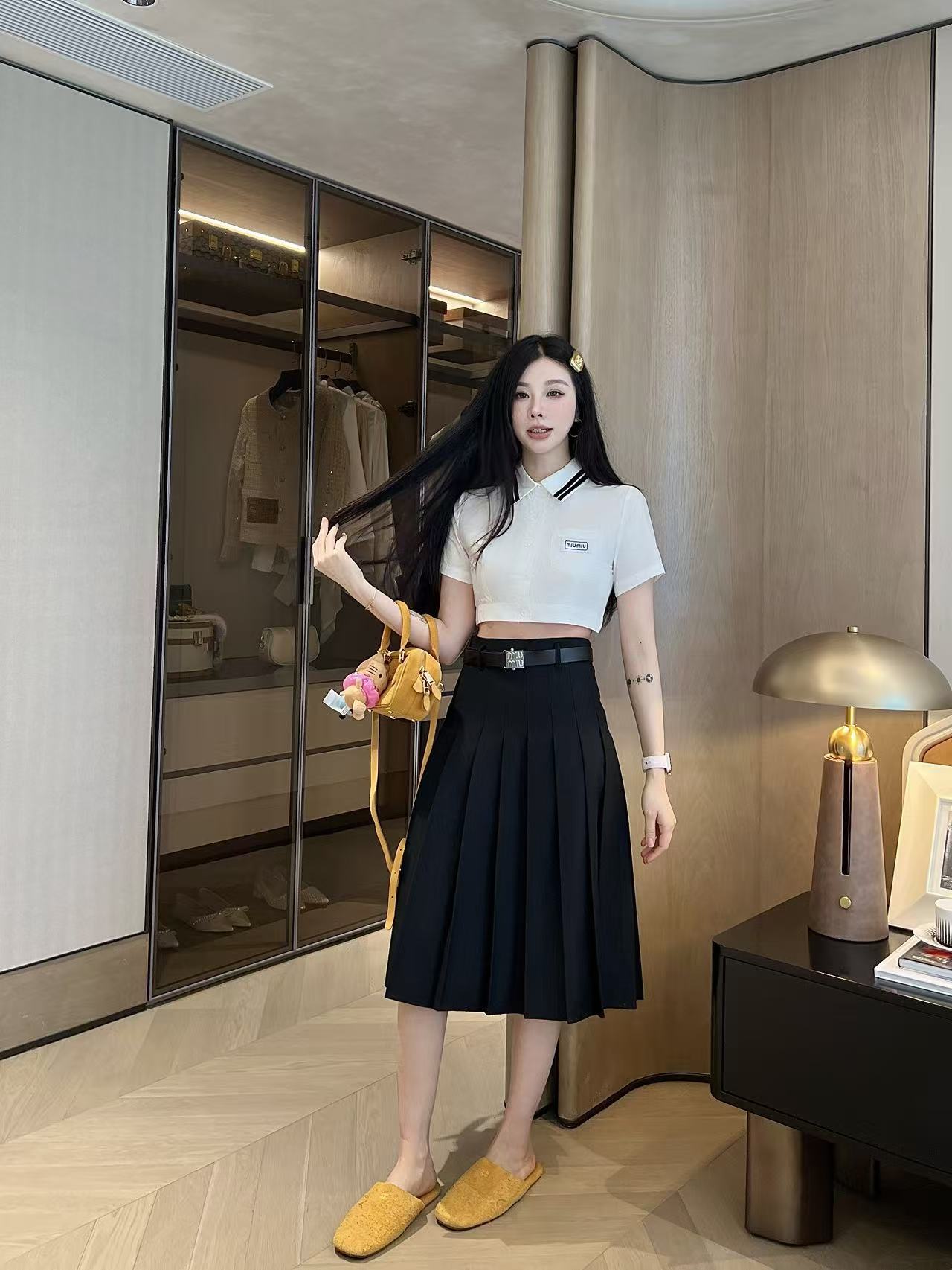 M1U1M1U 高品質シャツ ＋ ベルト付きスカート【50％割引+送料無料】