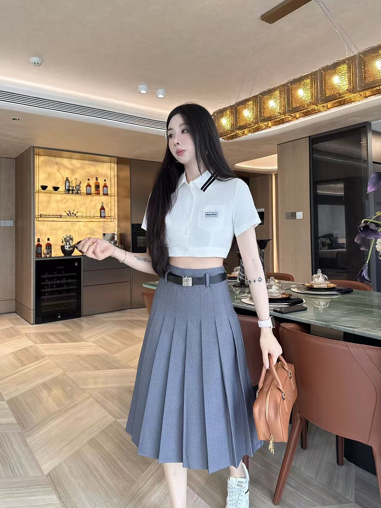 M1U1M1U 高品質シャツ ＋ ベルト付きスカート【50％割引+送料無料】