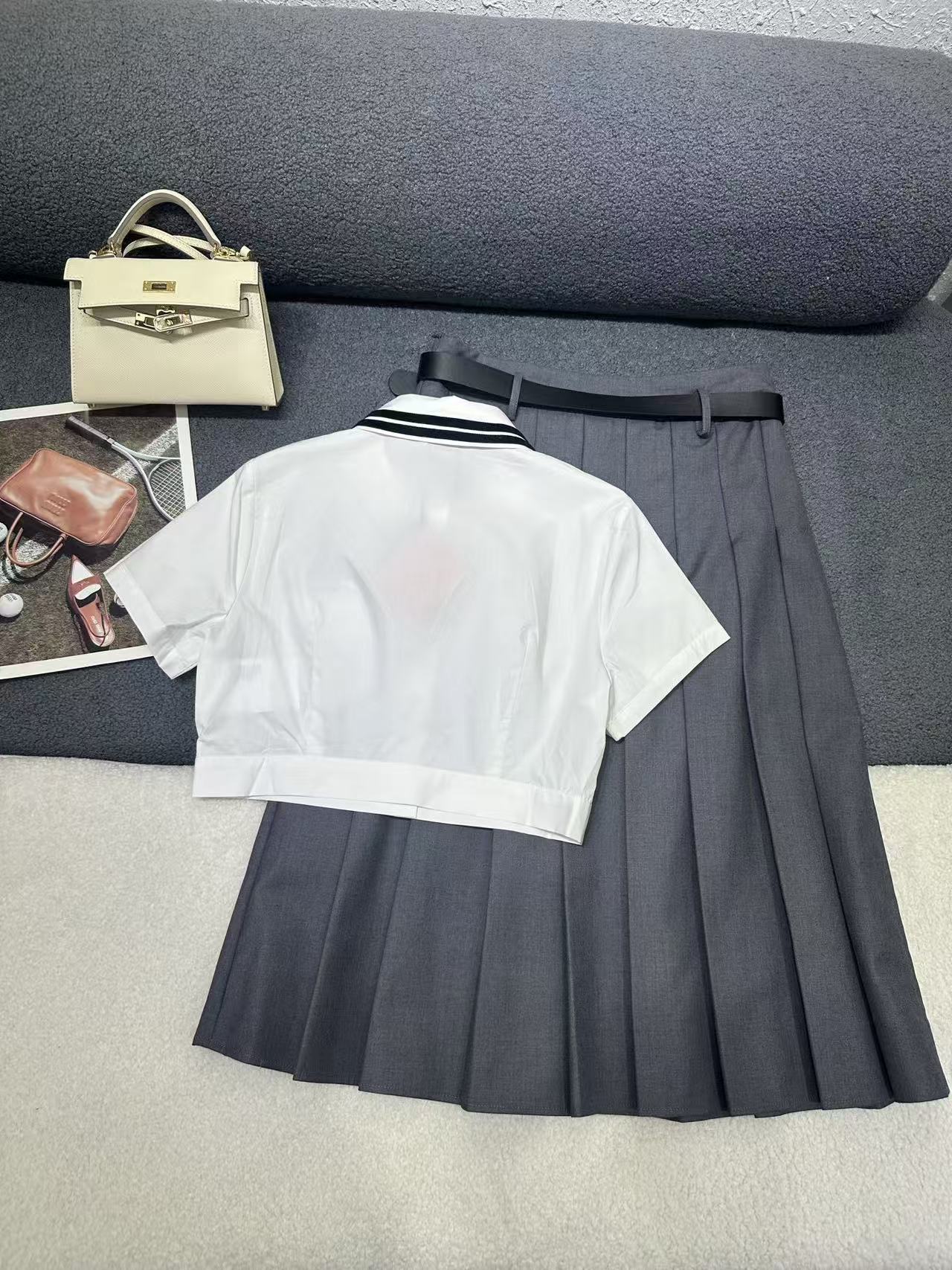 M1U1M1U 高品質シャツ ＋ ベルト付きスカート【50％割引+送料無料】
