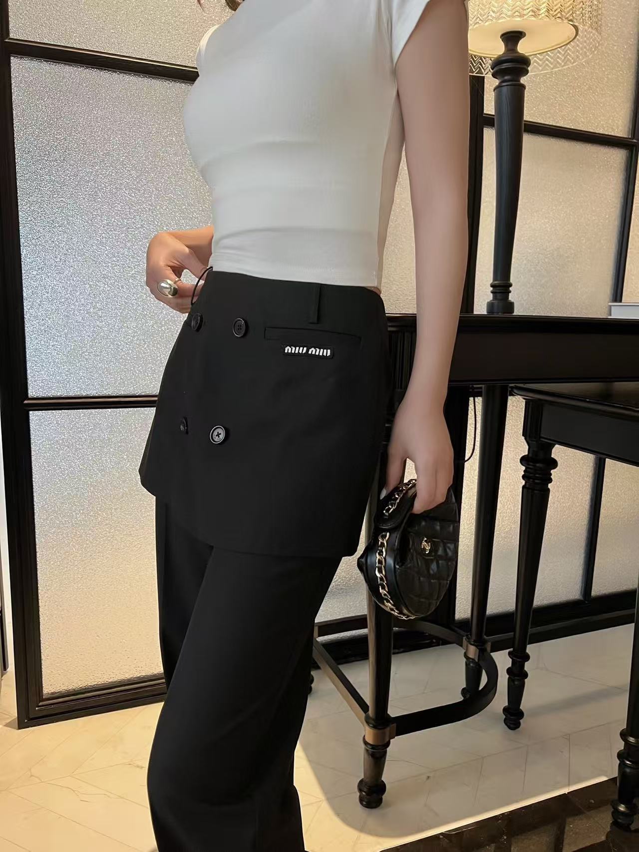 M1UM1U レタリング入りダブルブレスト・トラウザーズ【50％割引+送料無料】