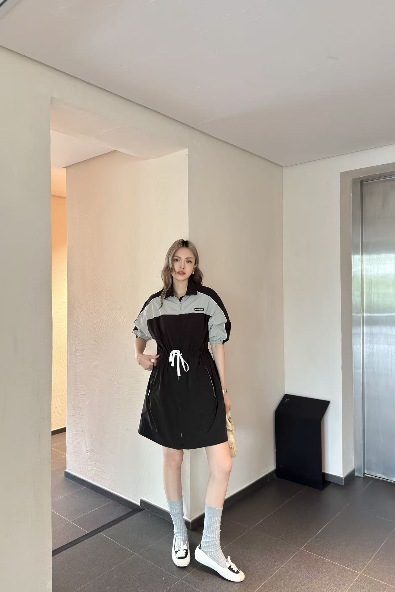 M1UM1U カラーブロック・レースアップドレス【50％割引+送料無料】