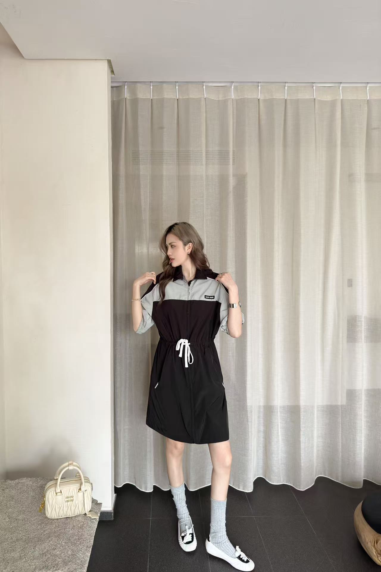 M1UM1U カラーブロック・レースアップドレス【50％割引+送料無料】