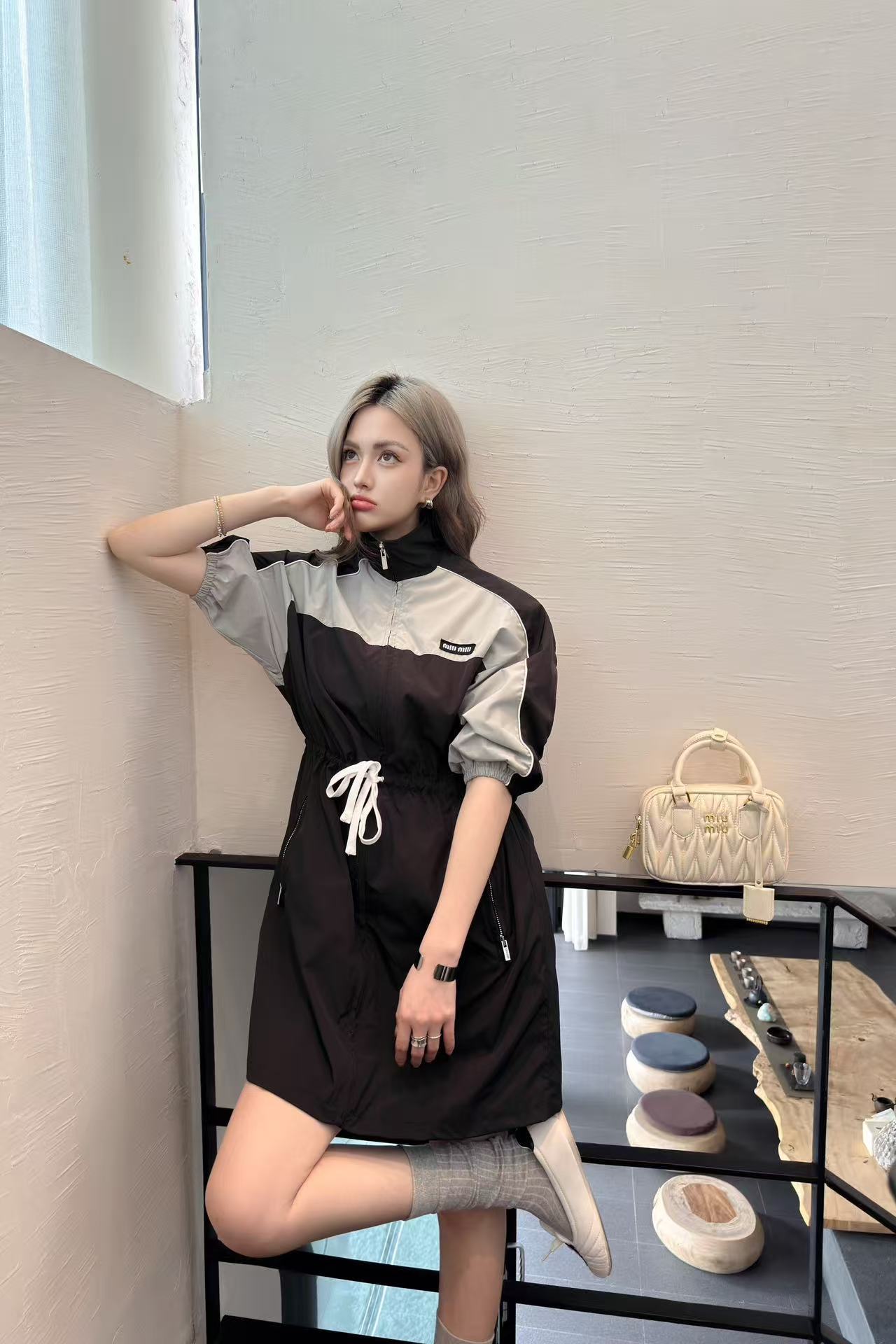 M1UM1U カラーブロック・レースアップドレス【50％割引+送料無料】