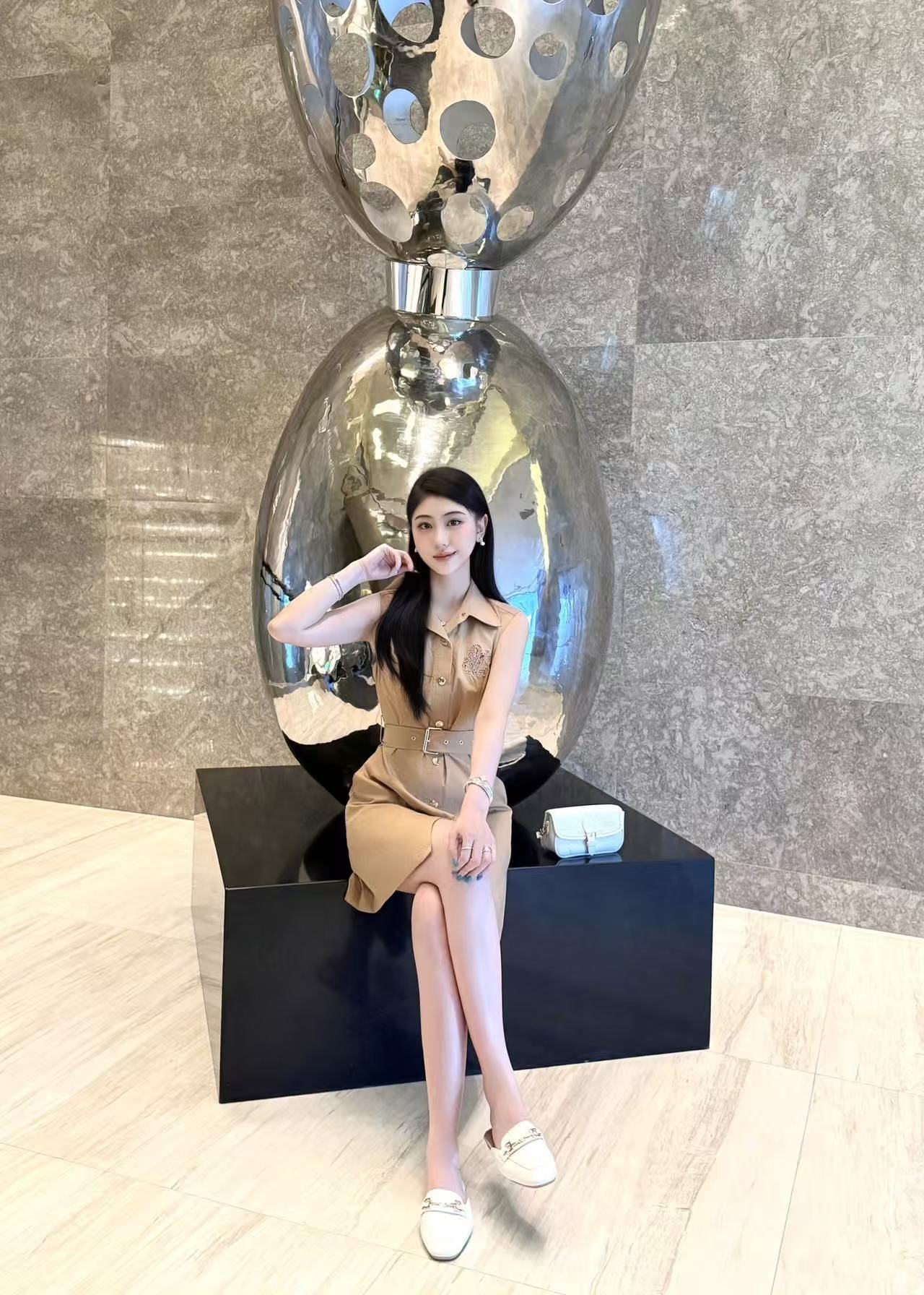 LV メタルボタン付きノースリーブドレス【50％割引+送料無料】