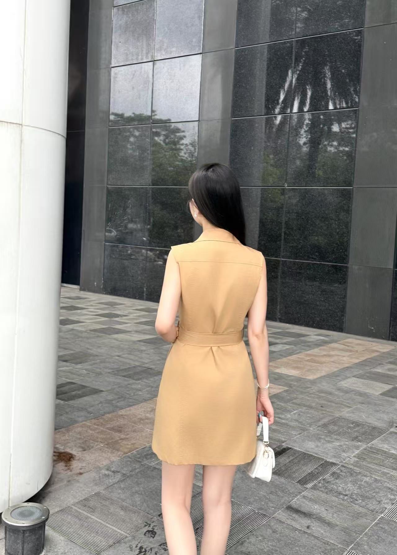 LV メタルボタン付きノースリーブドレス【50％割引+送料無料】