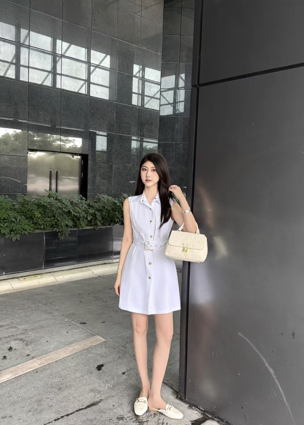 LV メタルボタン付きノースリーブドレス【50％割引+送料無料】