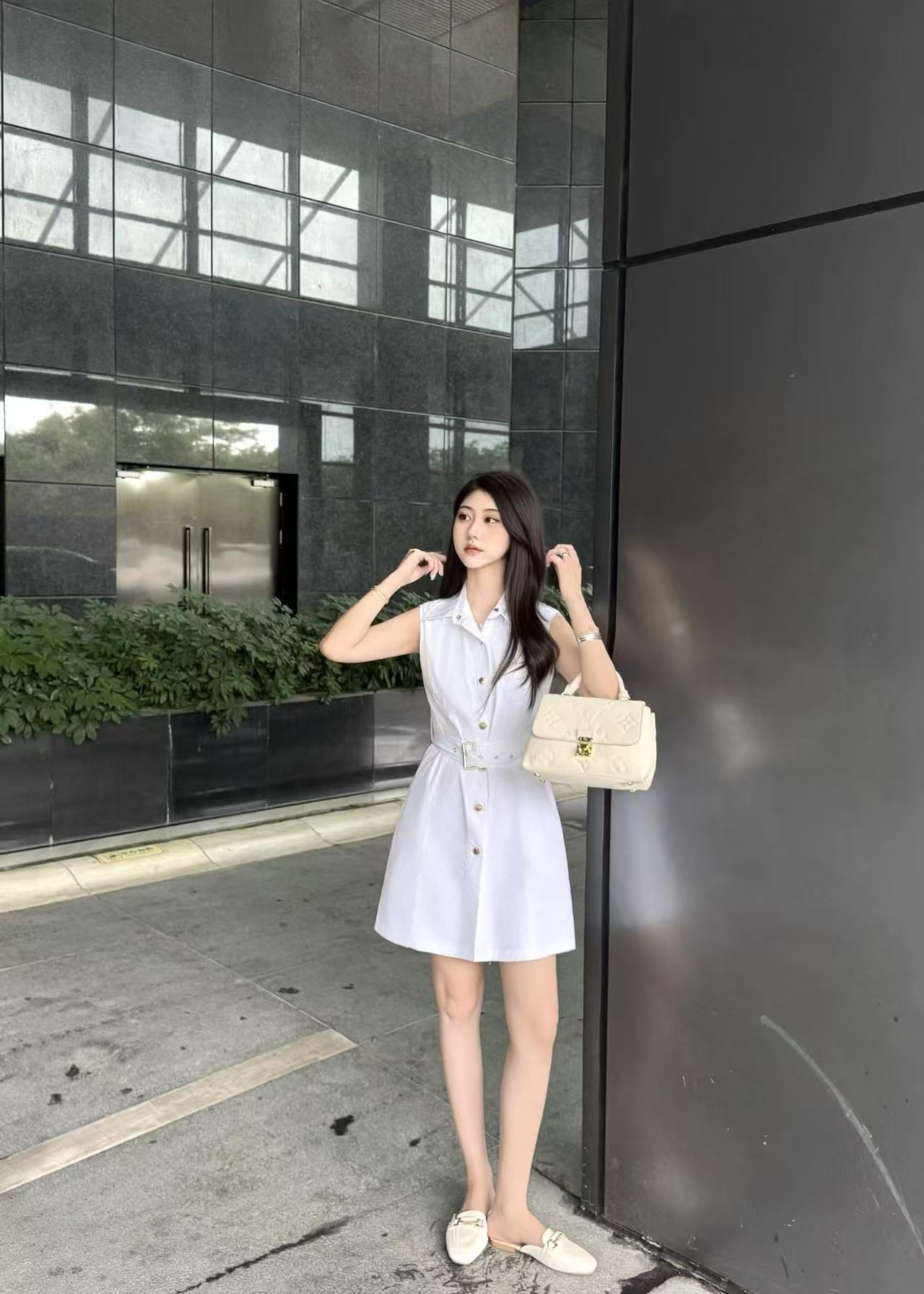 LV メタルボタン付きノースリーブドレス【50％割引+送料無料】