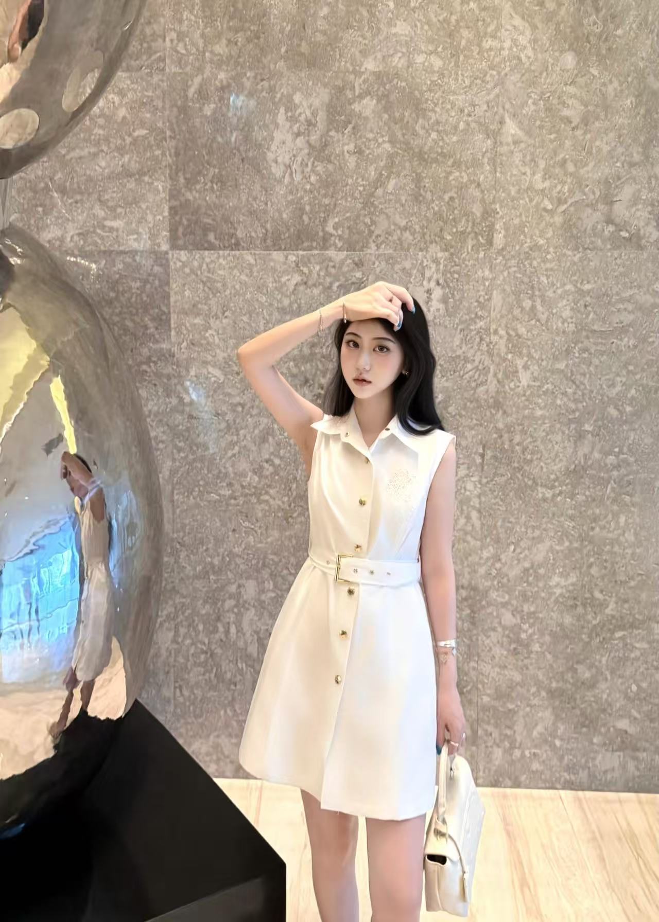 LV メタルボタン付きノースリーブドレス【50％割引+送料無料】