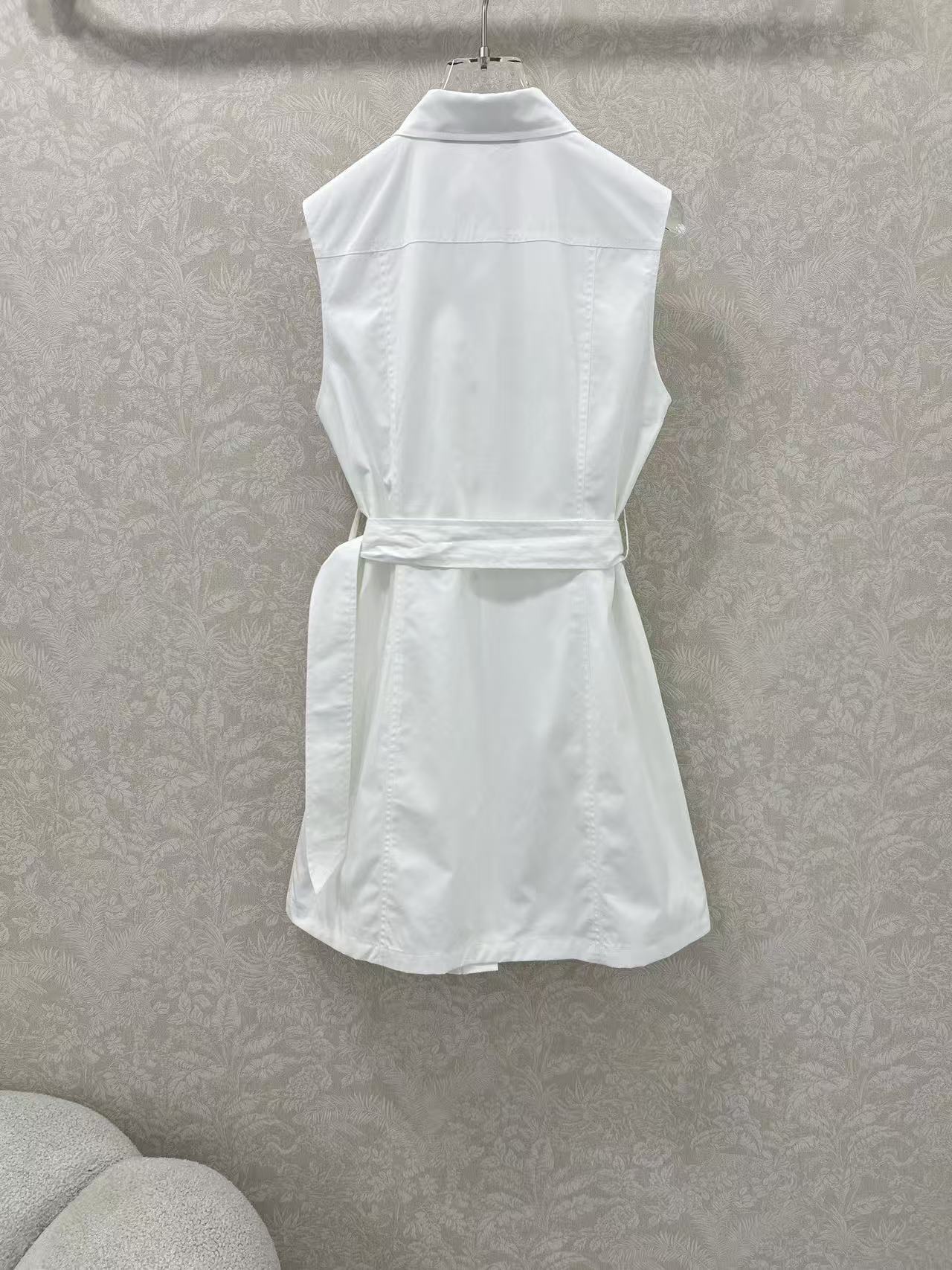 LV メタルボタン付きノースリーブドレス【50％割引+送料無料】