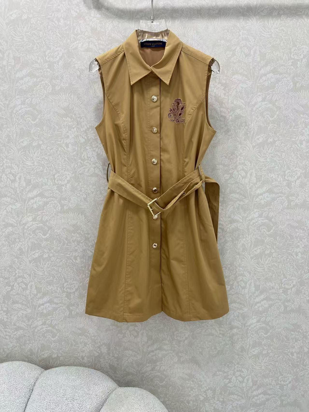 LV メタルボタン付きノースリーブドレス【50％割引+送料無料】