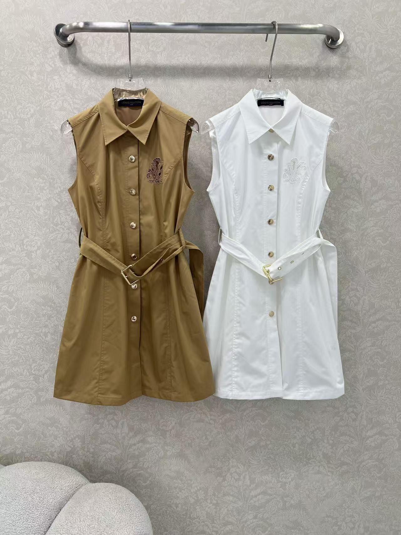 LV メタルボタン付きノースリーブドレス【50％割引+送料無料】