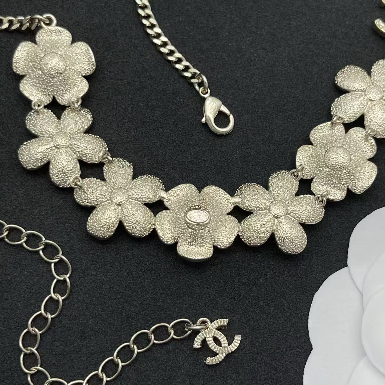 CHANE1 ダブルCフラワーパールネックレス【50％割引+送料無料】