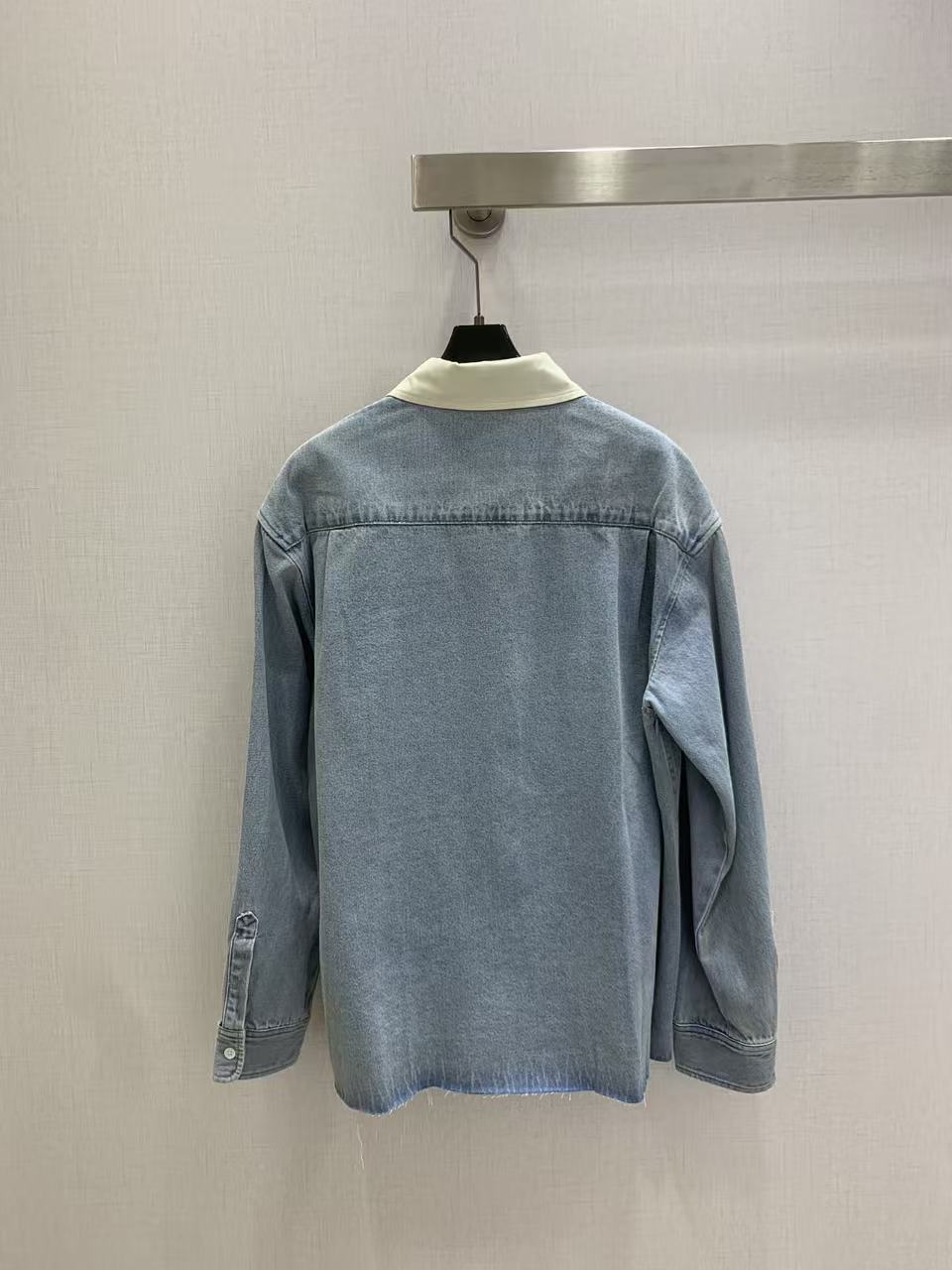 M1UM1U 刺繍入りレターポケット デニムシャツ【50％割引+送料無料】