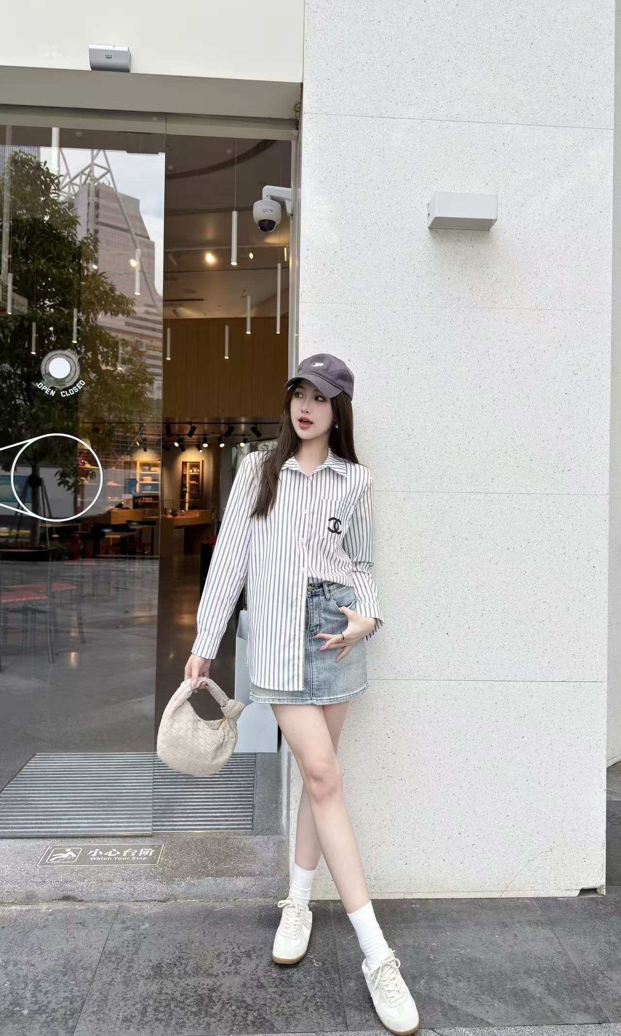 CHANE1 ポケット刺繍入りダブルCストライプシャツ【50％割引+送料無料】