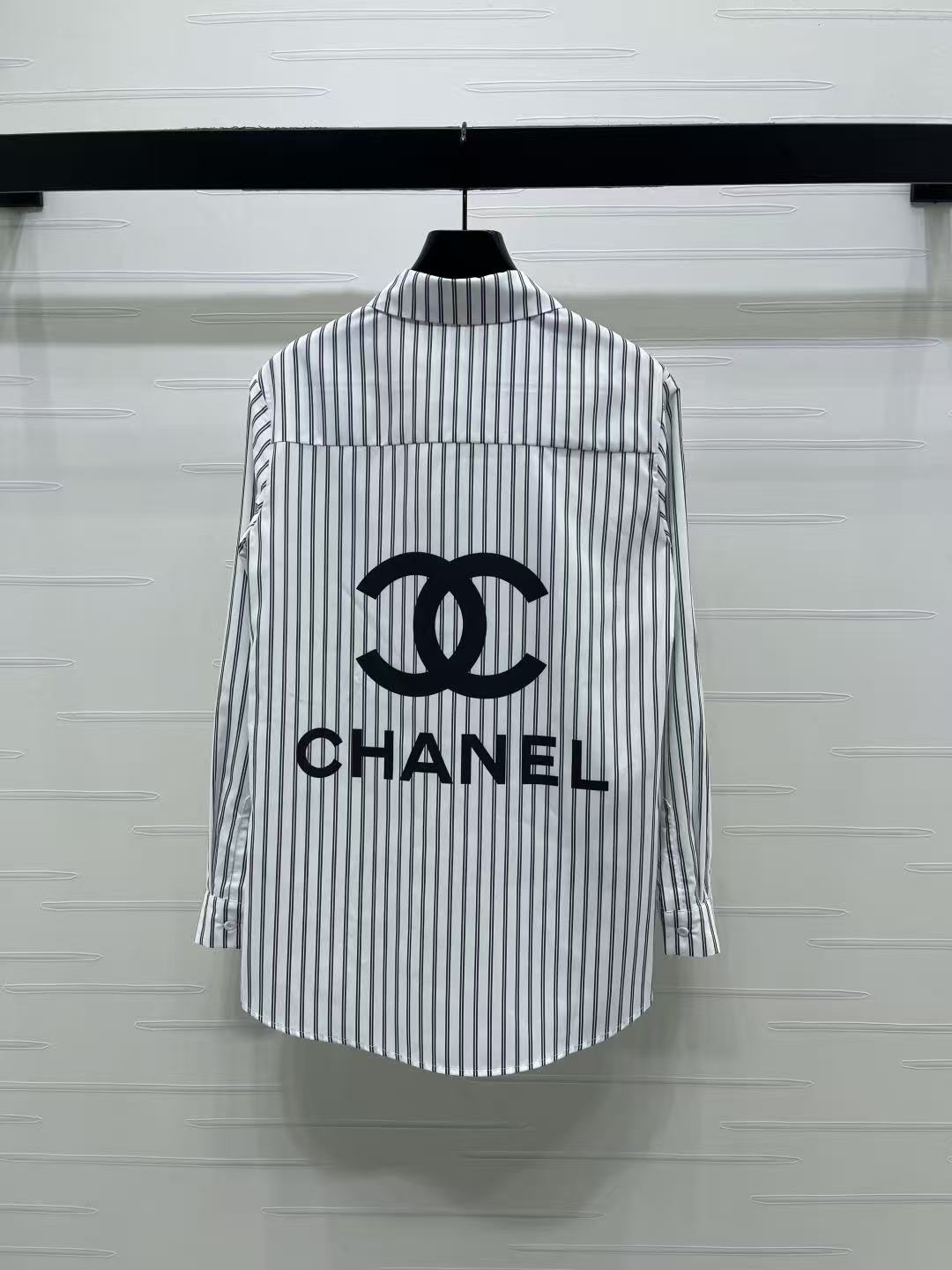 CHANE1 ポケット刺繍入りダブルCストライプシャツ【50％割引+送料無料】