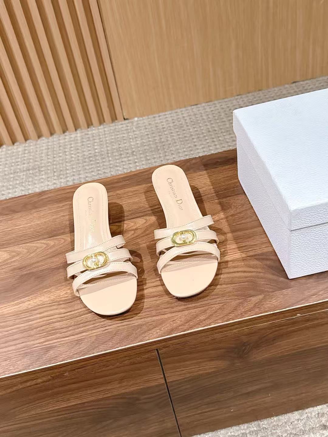 DIOR 上質CDロゴ ローヒール・スライドサンダル【50％割引+送料無料】