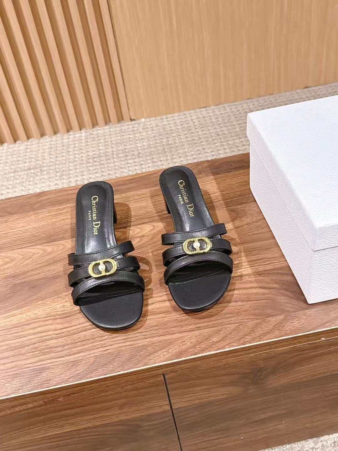 DIOR 上質CDロゴ ローヒール・スライドサンダル【50％割引+送料無料】
