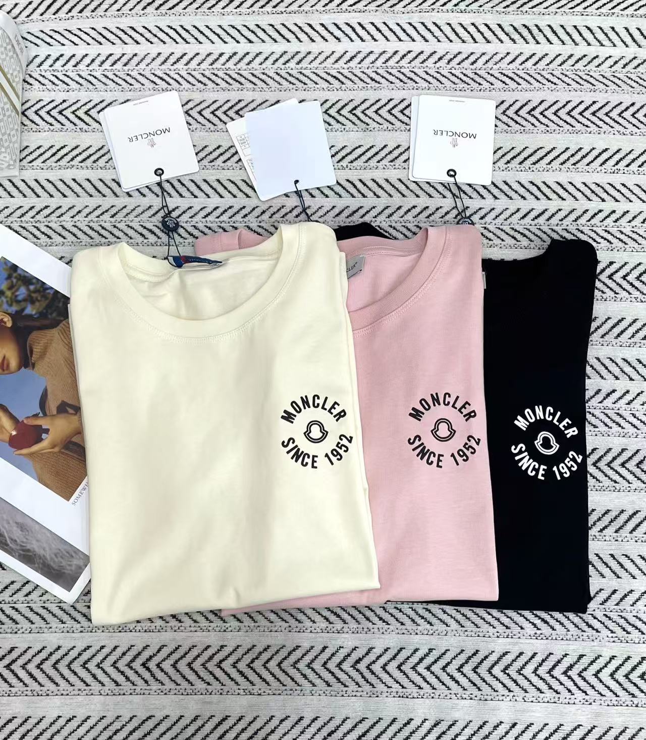 MONCLERシンプルな刺繍文字Tシャツ【50％割引+送料無料】