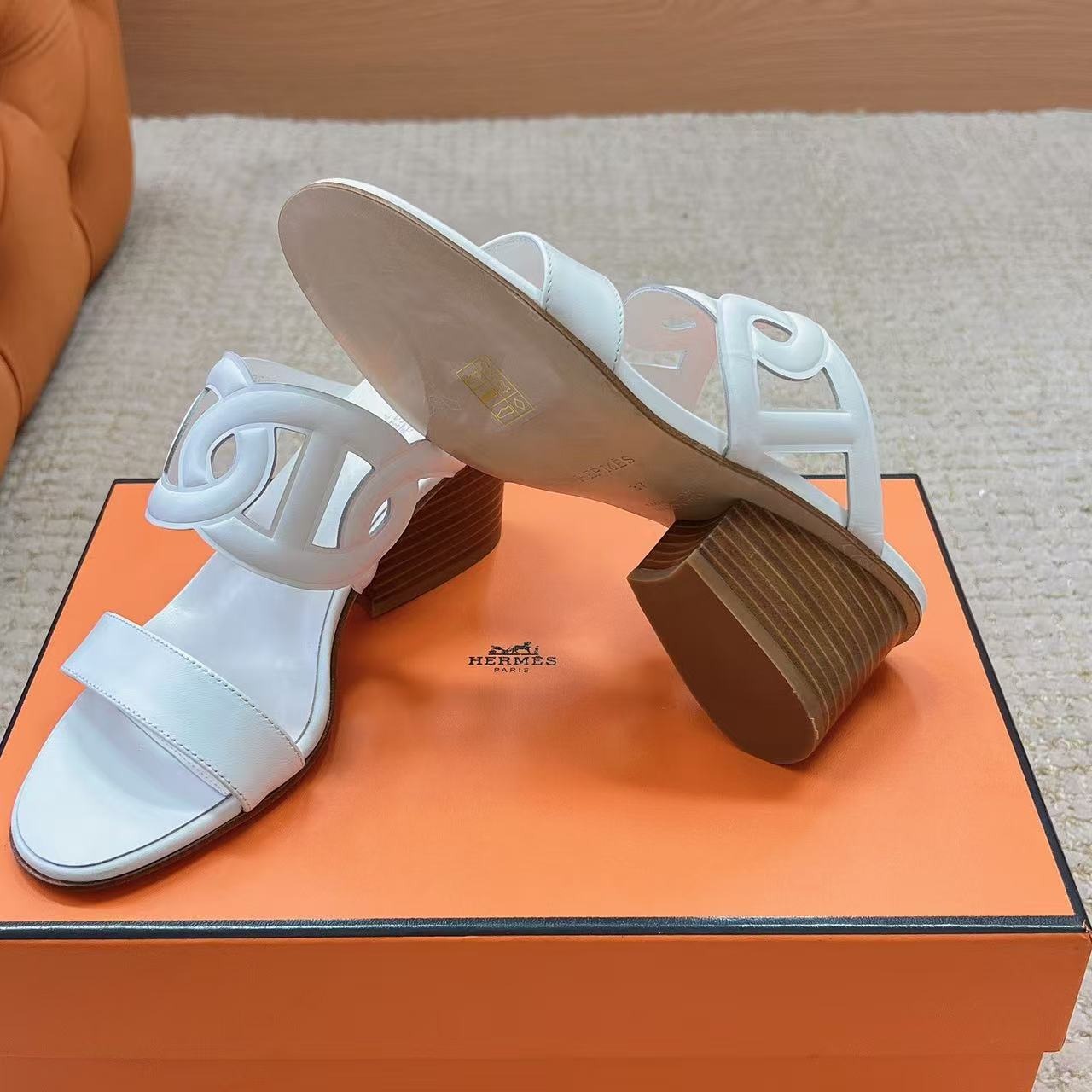 HERME5 上質カーフスキン ローヒールシューズ【50％割引+送料無料】