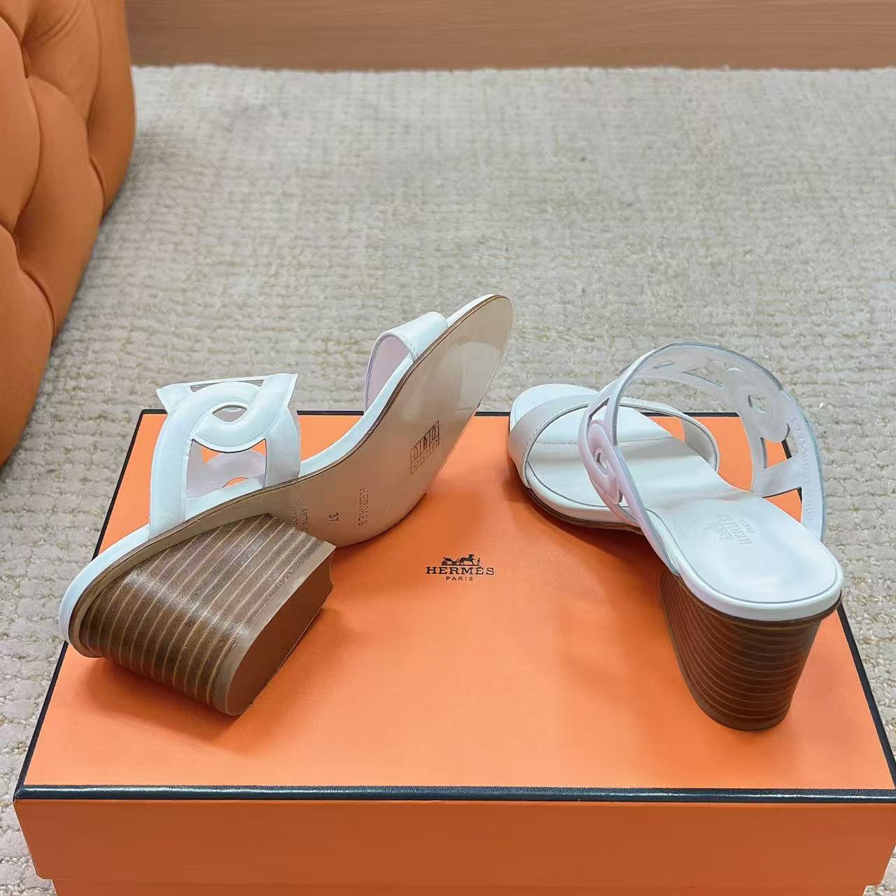 HERME5 上質カーフスキン ローヒールシューズ【50％割引+送料無料】