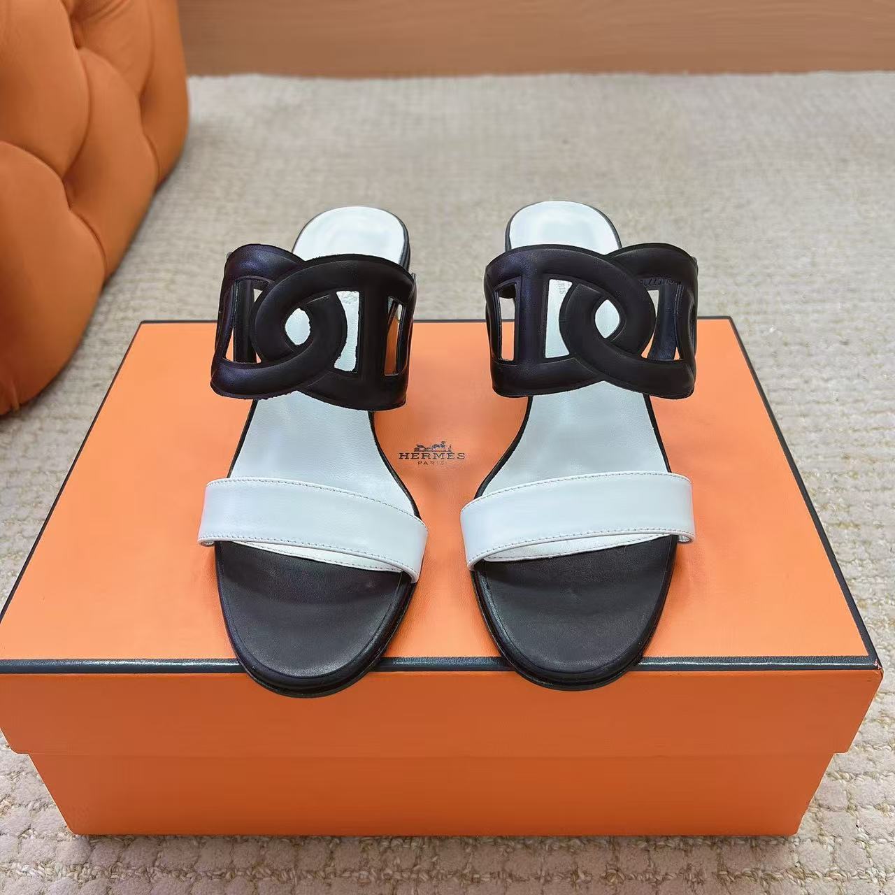 HERME5 上質カーフスキン ローヒールシューズ【50％割引+送料無料】