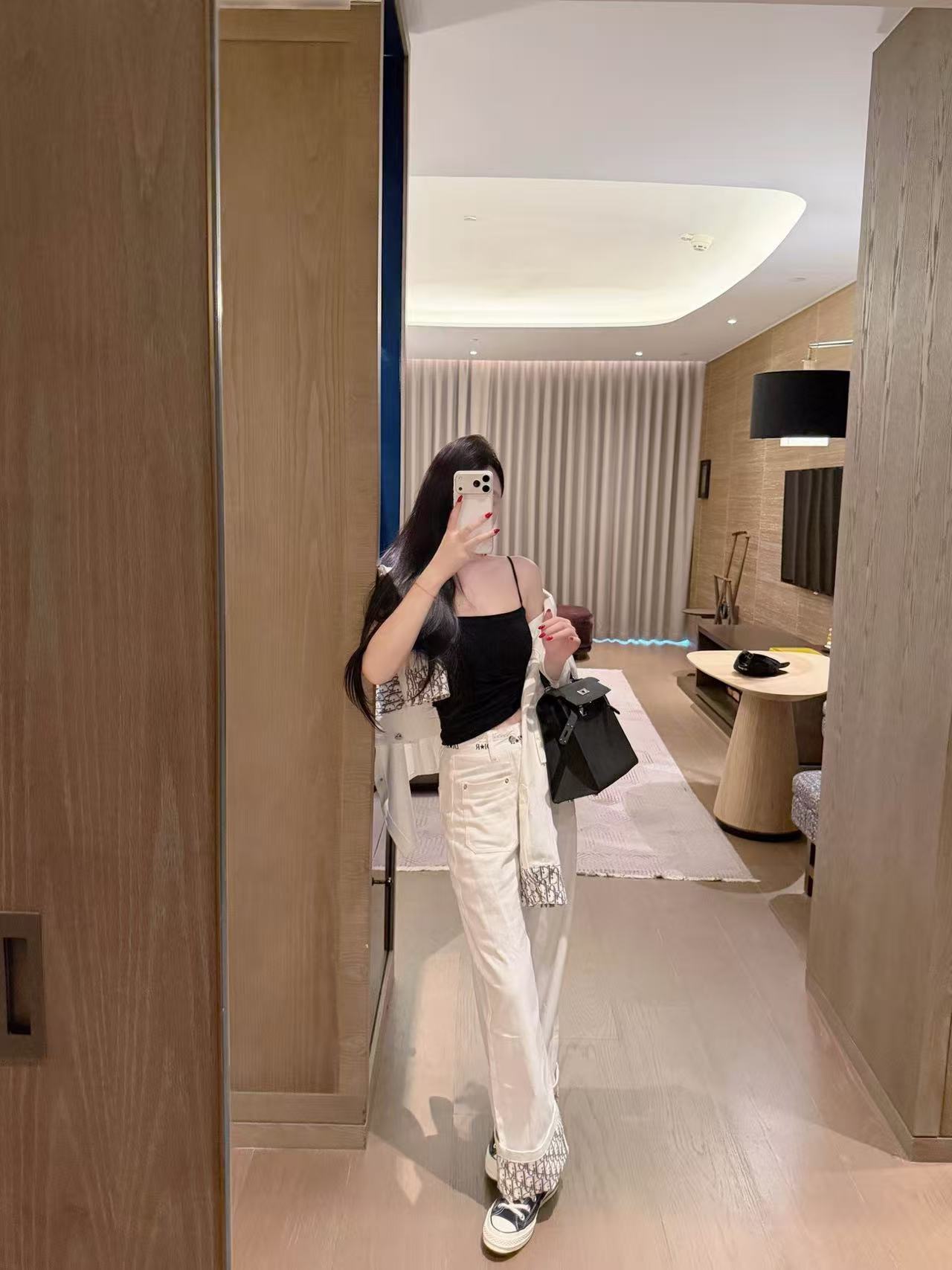 DI0R刺繍入りレタージーンズ【50％割引+送料無料】