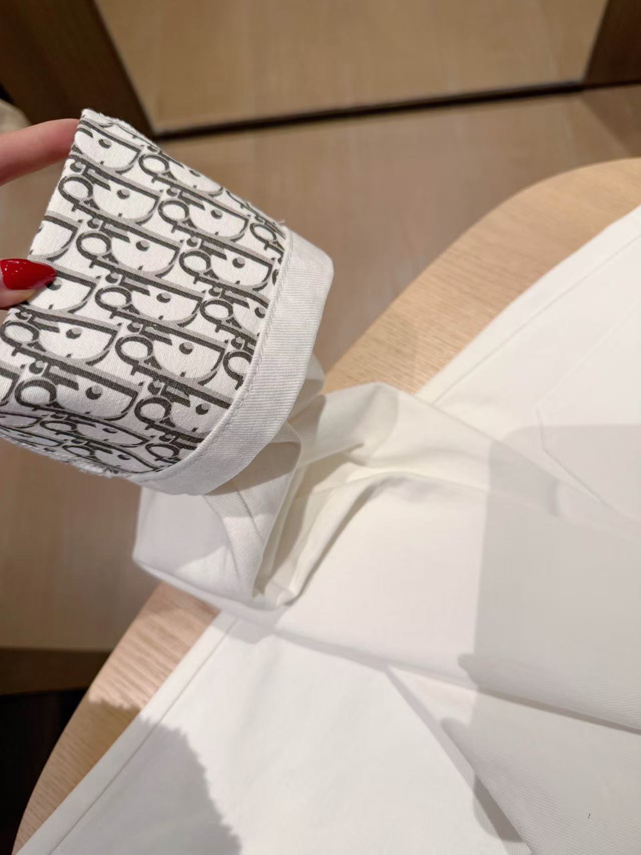 DI0R刺繍入りレタージーンズ【50％割引+送料無料】