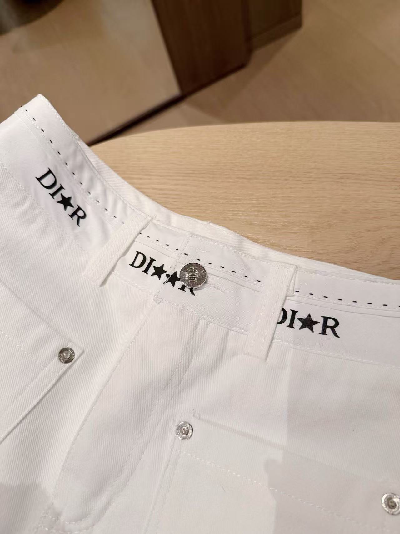 DI0R刺繍入りレタージーンズ【50％割引+送料無料】