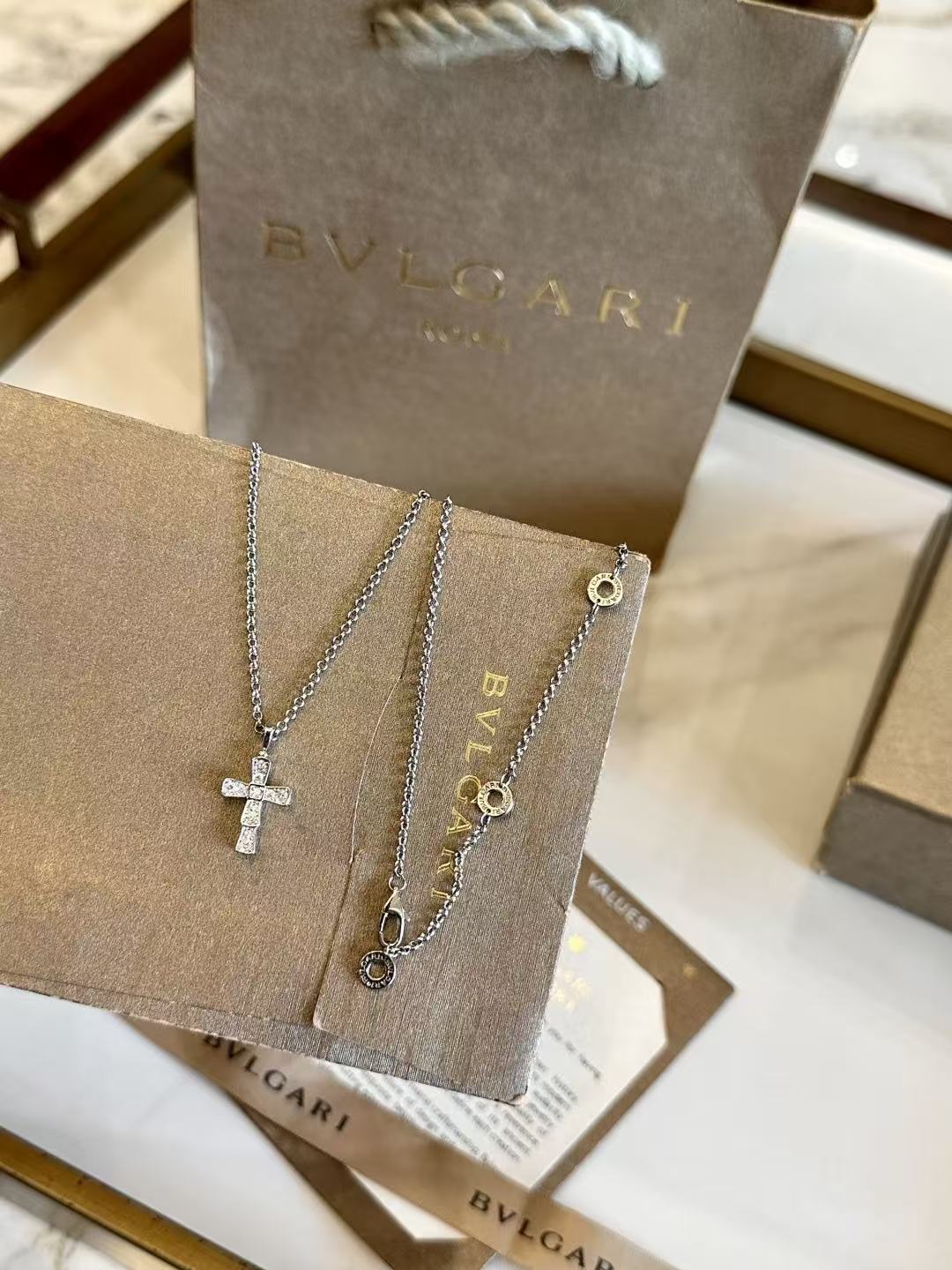 BVLGAR1十字架型のダイヤモンドネックレス【50％割引+送料無料】