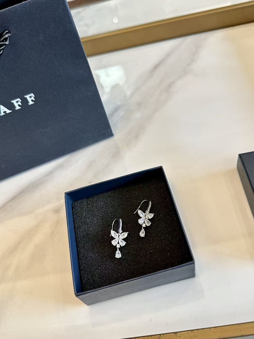 GRAFF蝶のダイヤモンドイヤリング【 50％割引+送料無料】