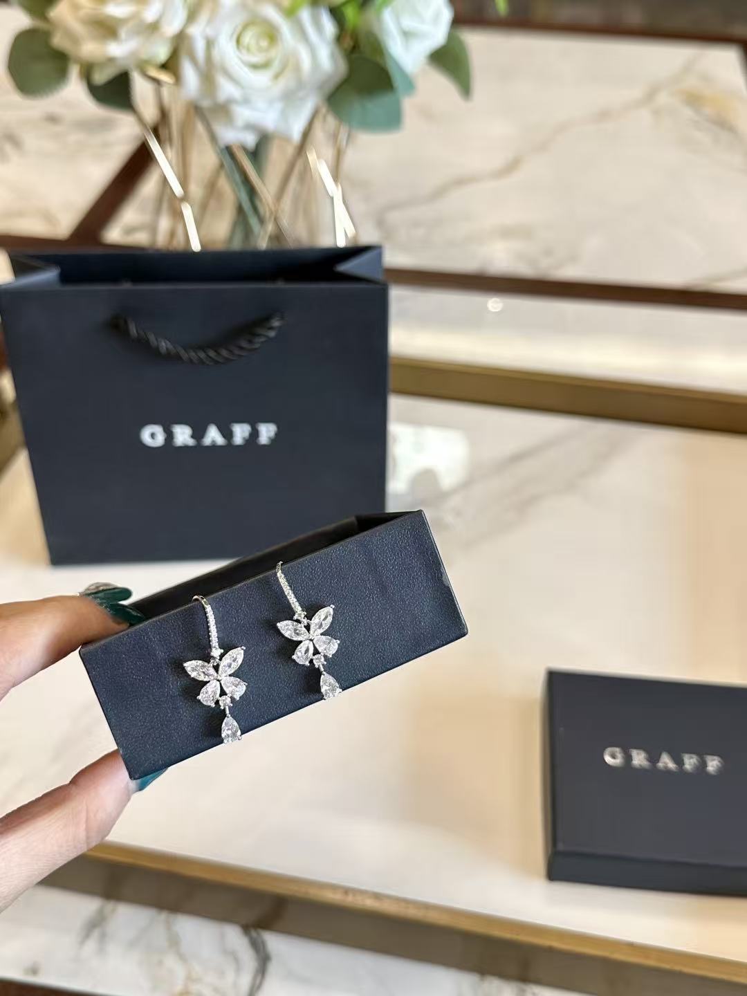 GRAFF蝶のダイヤモンドイヤリング【 50％割引+送料無料】