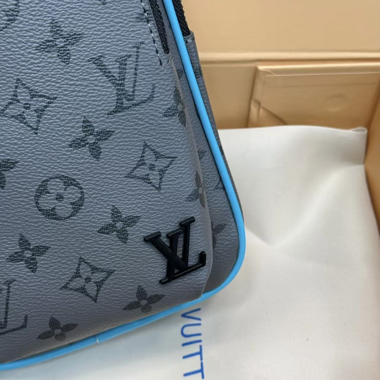 LVメンズチェストバッグ【50％割引+送料無料】