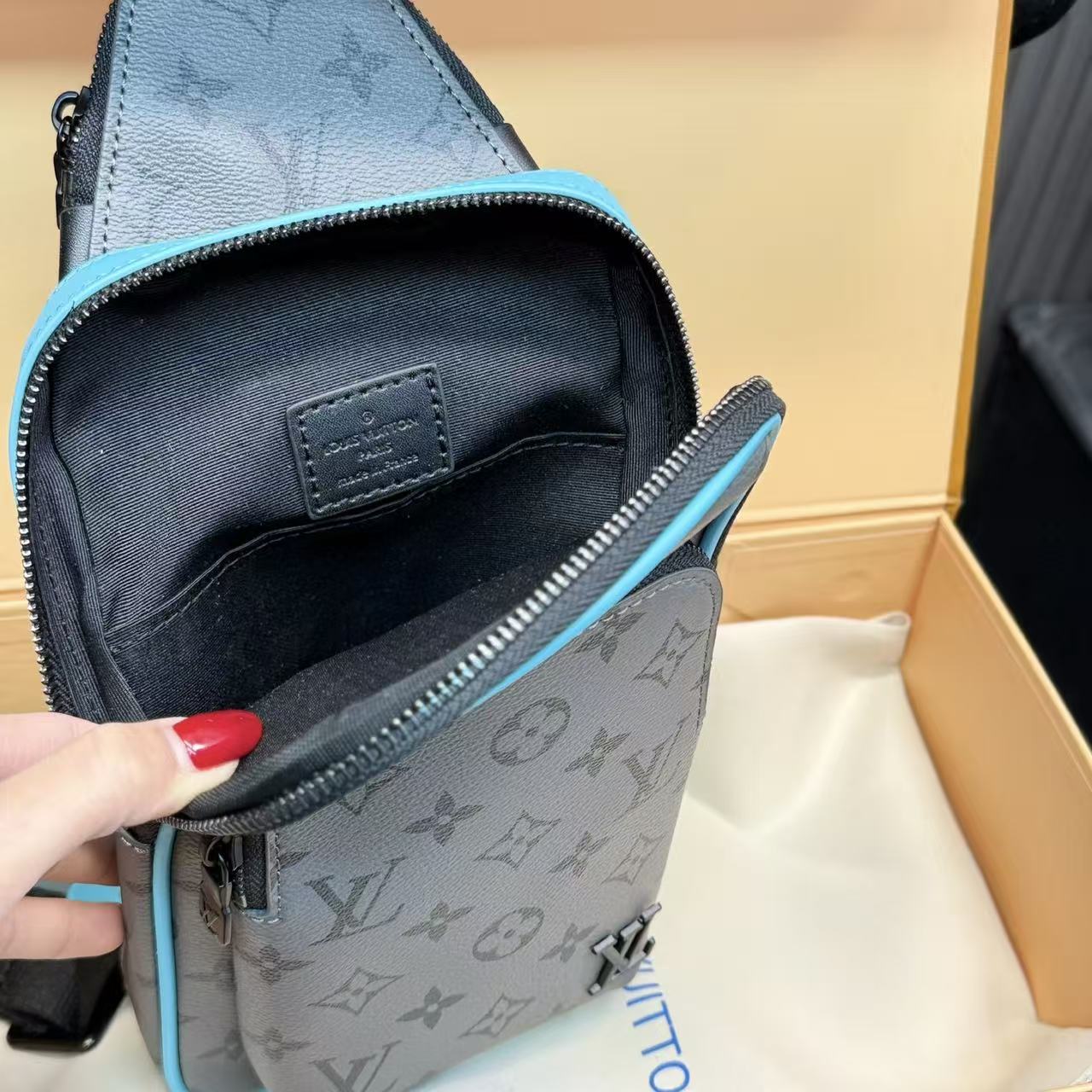 LVメンズチェストバッグ【50％割引+送料無料】