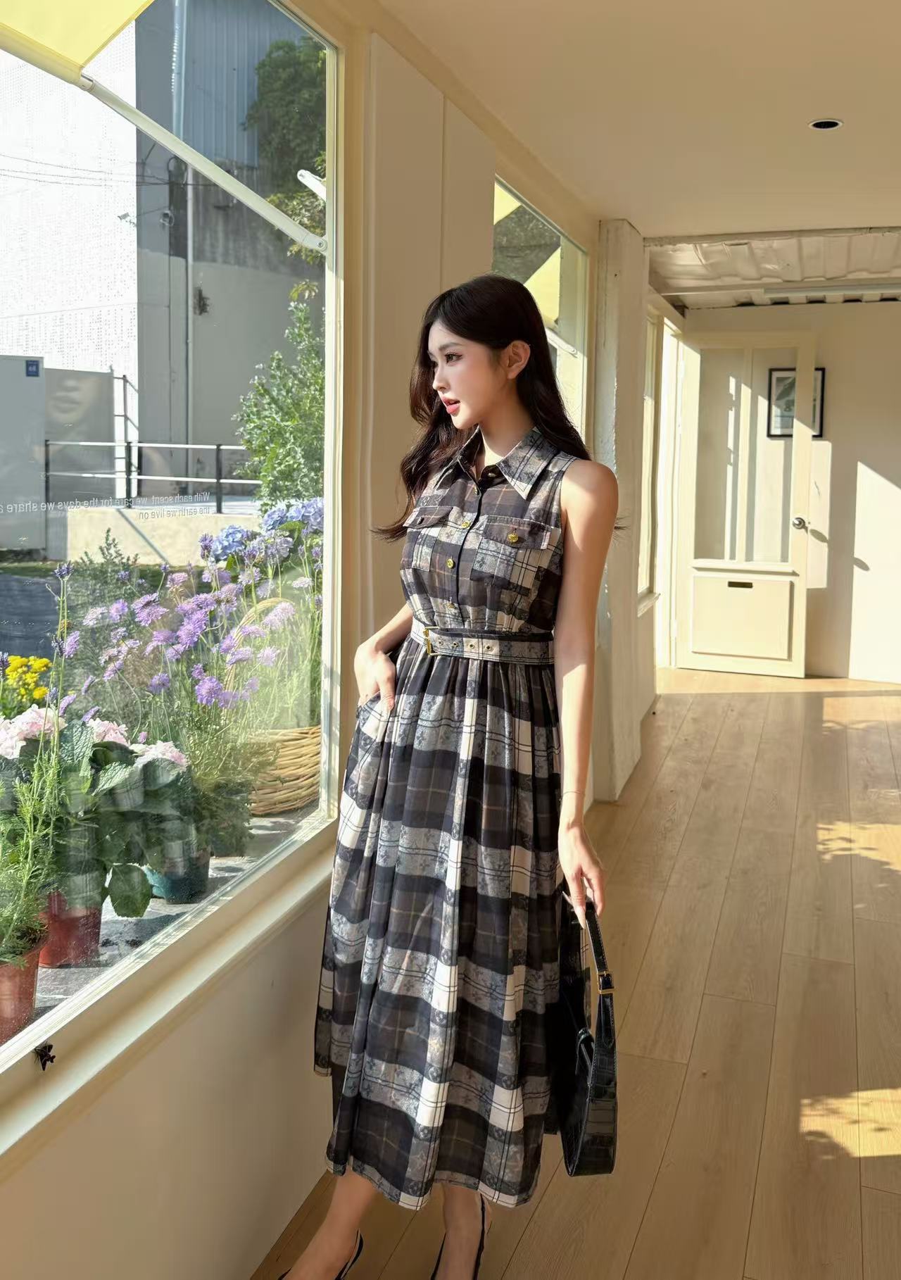 LVメタルボタンプリントのノースリーブドレス【50％割引+送料無料】