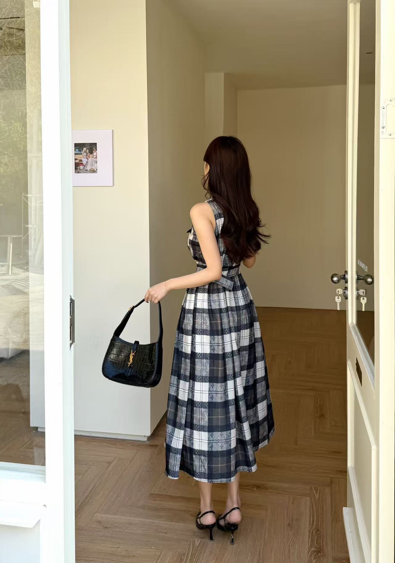 LVメタルボタンプリントのノースリーブドレス【50％割引+送料無料】