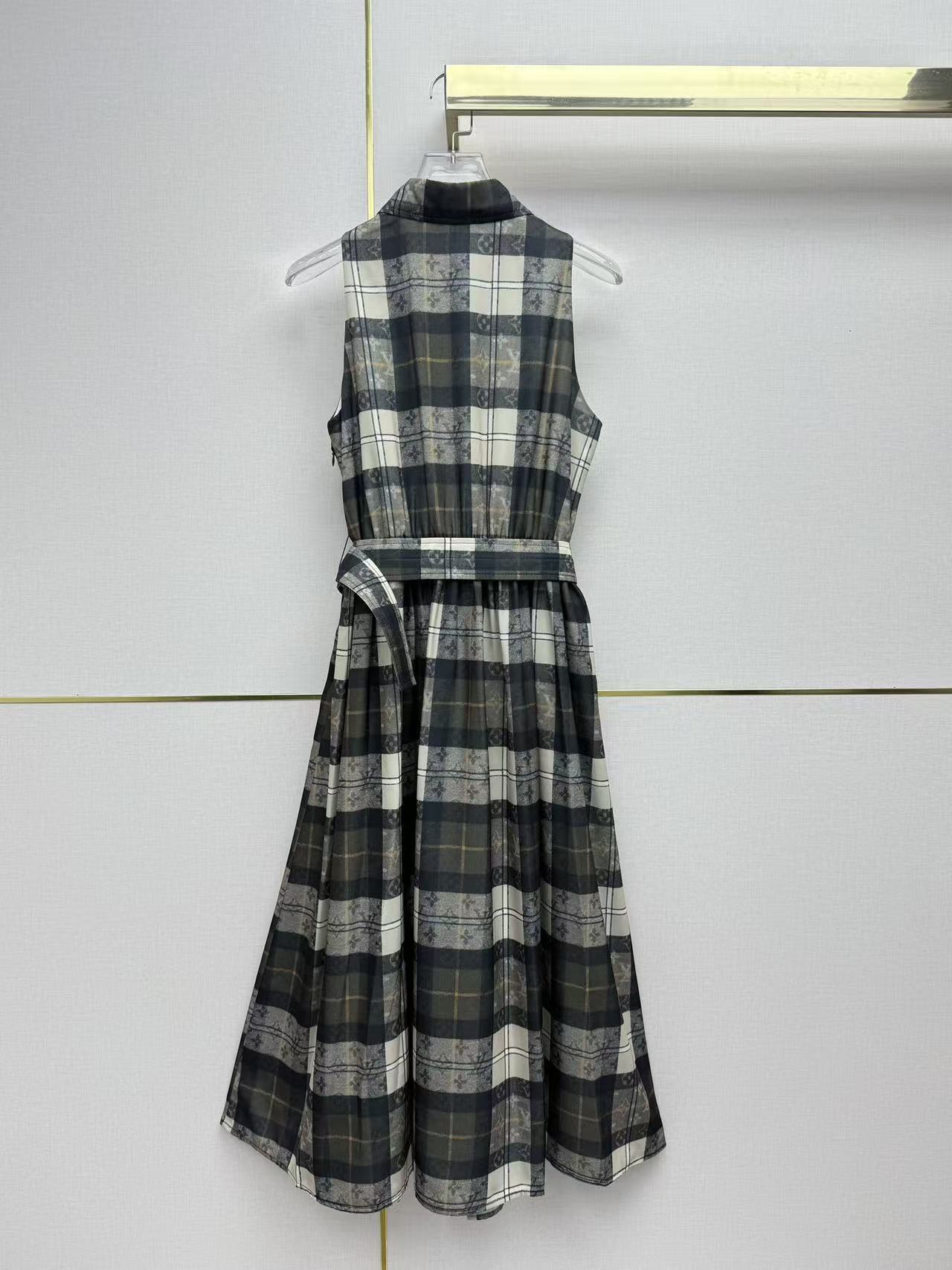 LVメタルボタンプリントのノースリーブドレス【50％割引+送料無料】