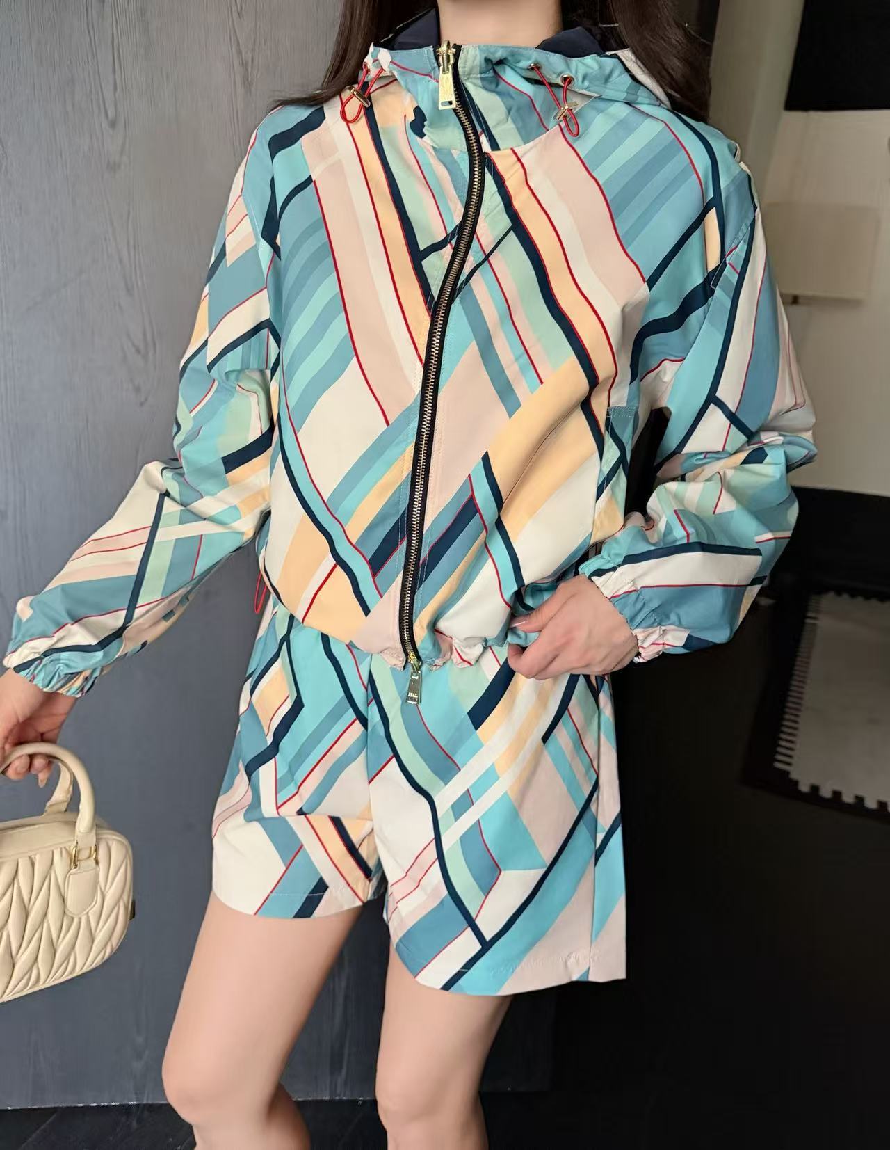 FEND1 高品質プリントリバーシブルジャケット＋ショーツ【50％割引+送料無料】