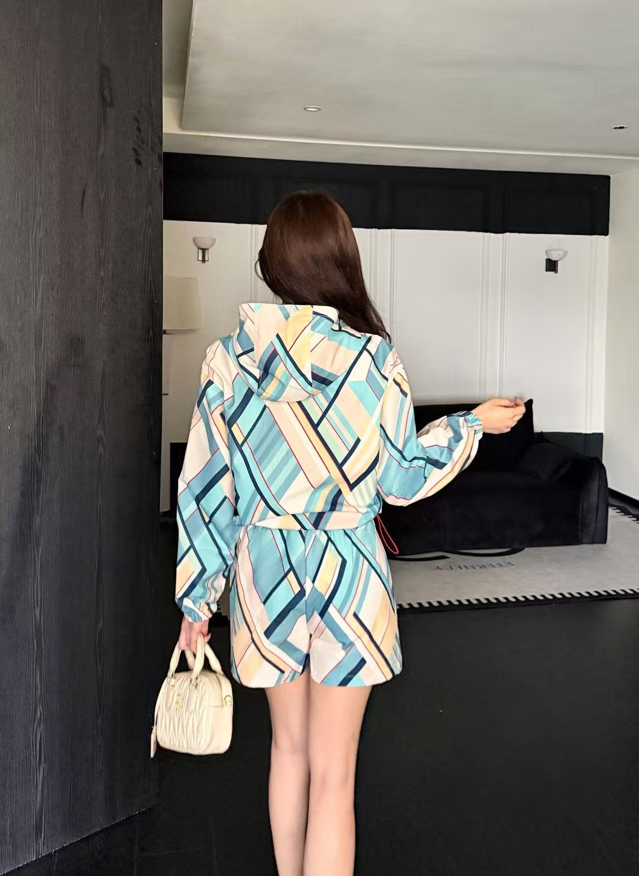 FEND1 高品質プリントリバーシブルジャケット＋ショーツ【50％割引+送料無料】