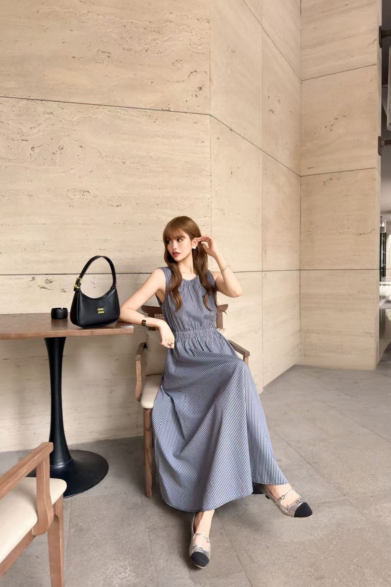 M1UM1U 高品質刺繍入りストライプ柄ノースリーブドレス【50％割引+送料無料】