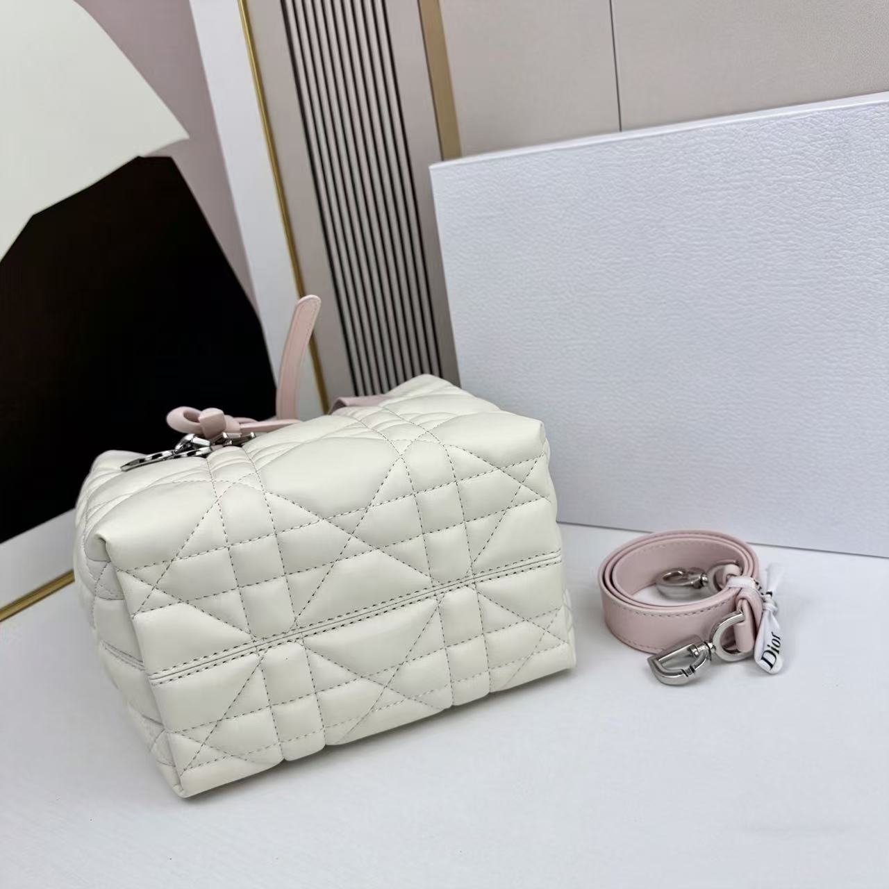DIOR カーフスキン ハンドバッグ【50％割引+送料無料】