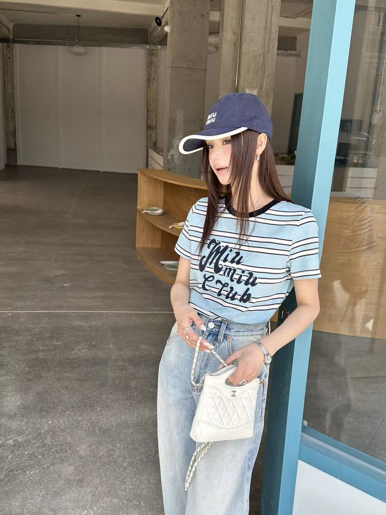 M1UM1U ストライプ柄レターTシャツ【50％割引+送料無料】