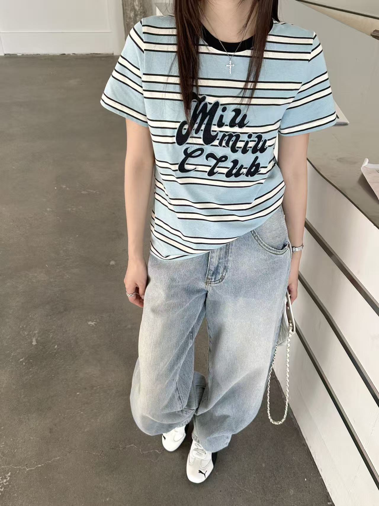 M1UM1U ストライプ柄レターTシャツ【50％割引+送料無料】