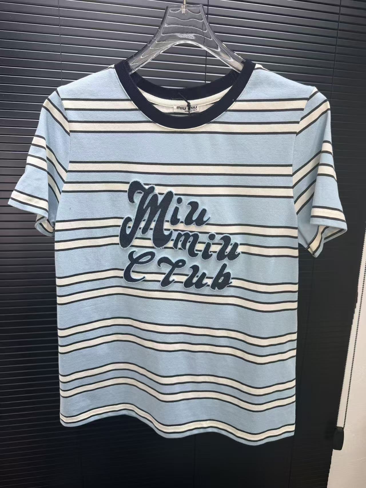 M1UM1U ストライプ柄レターTシャツ【50％割引+送料無料】