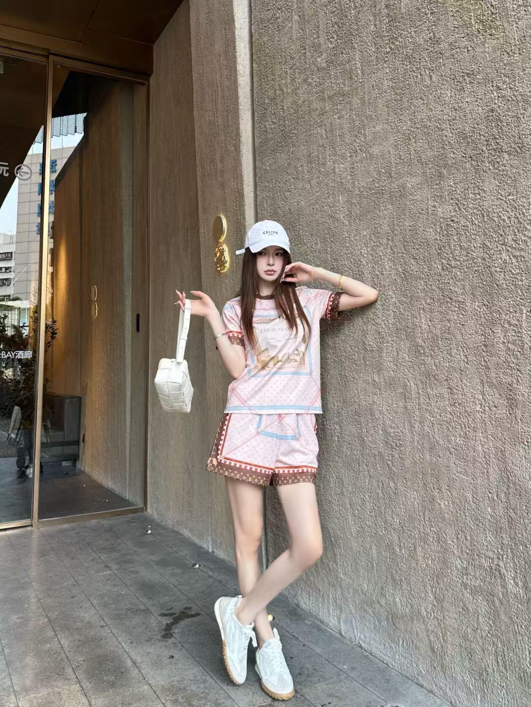 LVプリントTシャツ ＋ ショートパンツ【50％割引+送料無料】