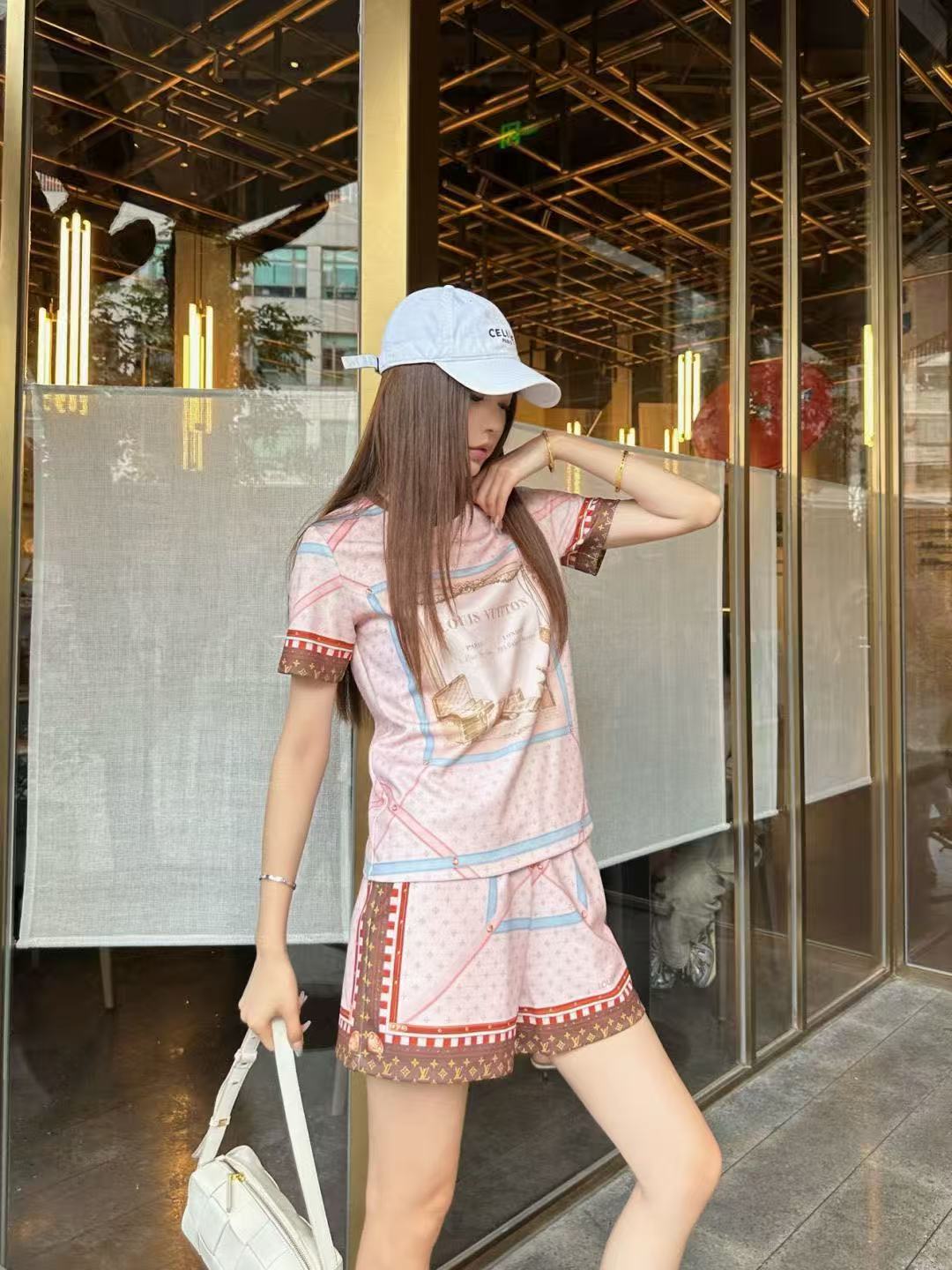 LVプリントTシャツ ＋ ショートパンツ【50％割引+送料無料】