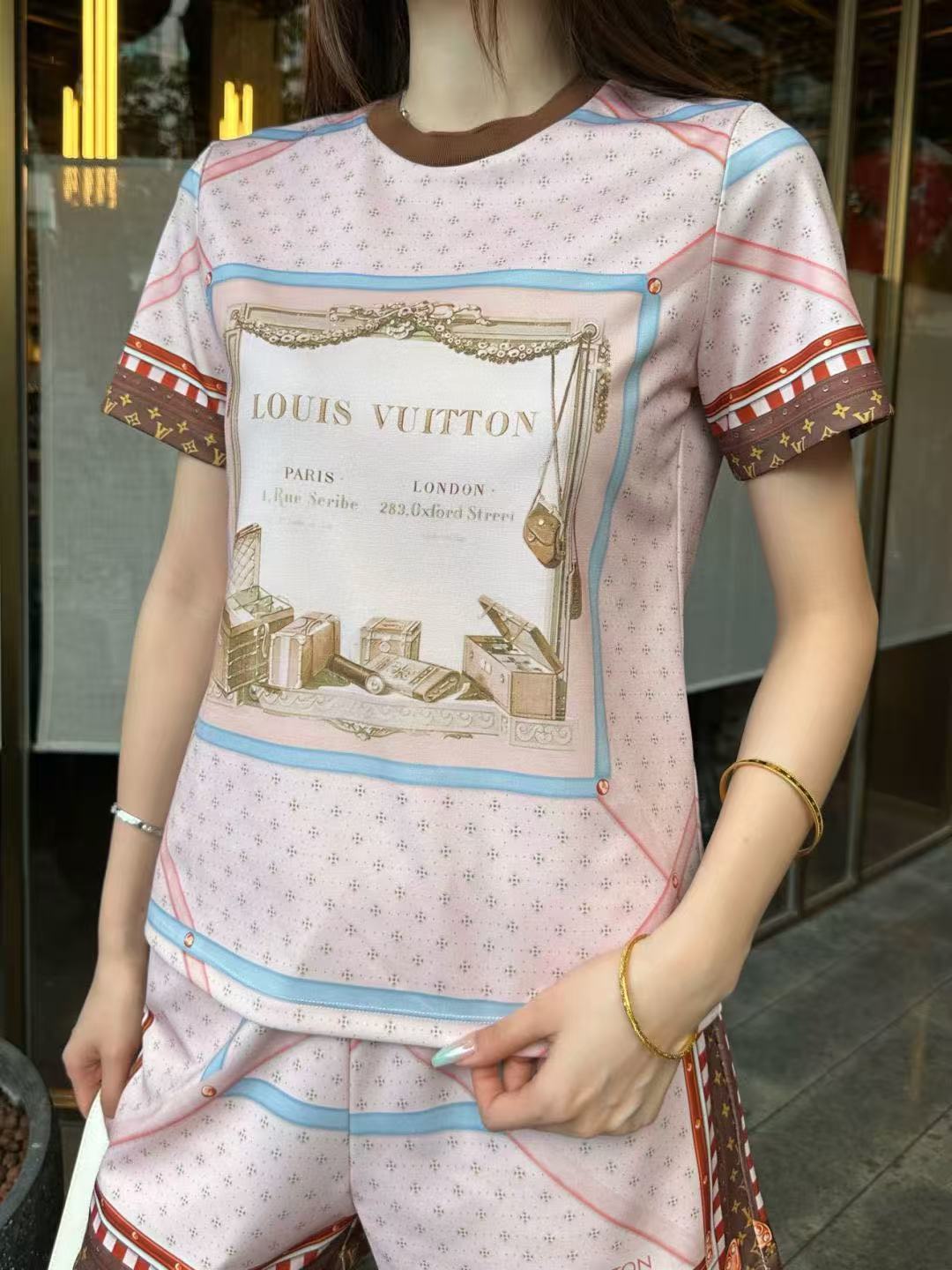 LVプリントTシャツ ＋ ショートパンツ【50％割引+送料無料】