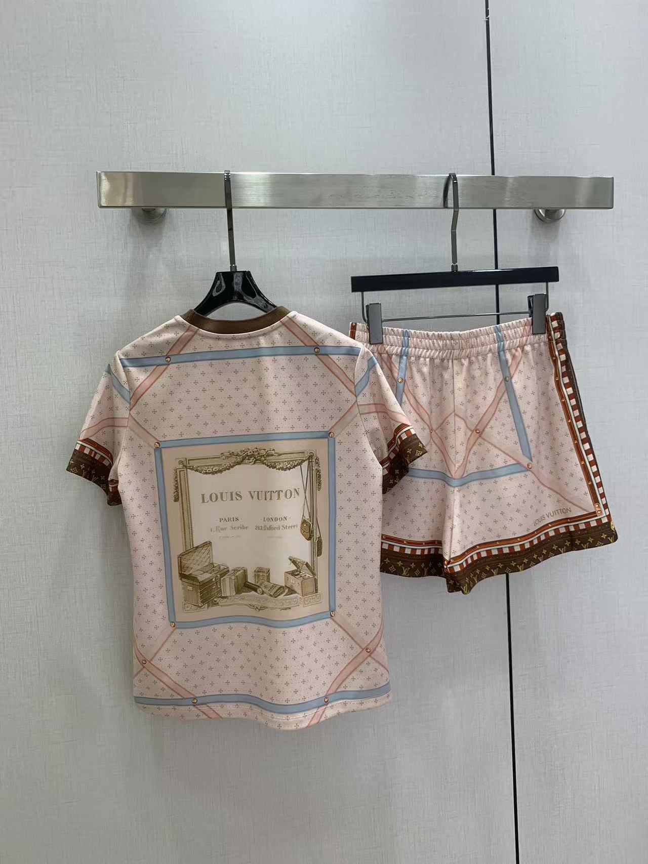 LVプリントTシャツ ＋ ショートパンツ【50％割引+送料無料】