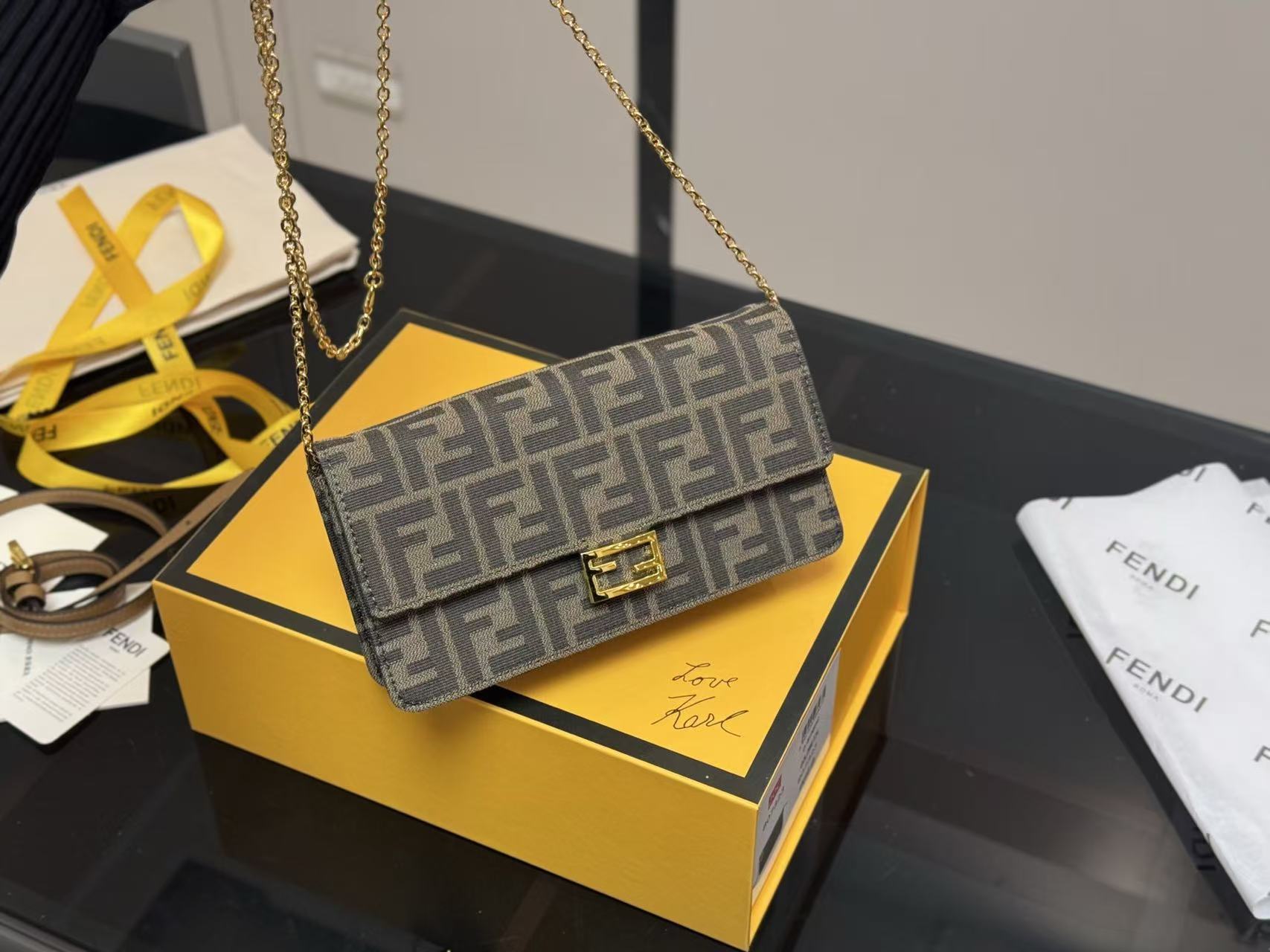 FEND1FF チェーンバッグ【50％割引+送料無料】