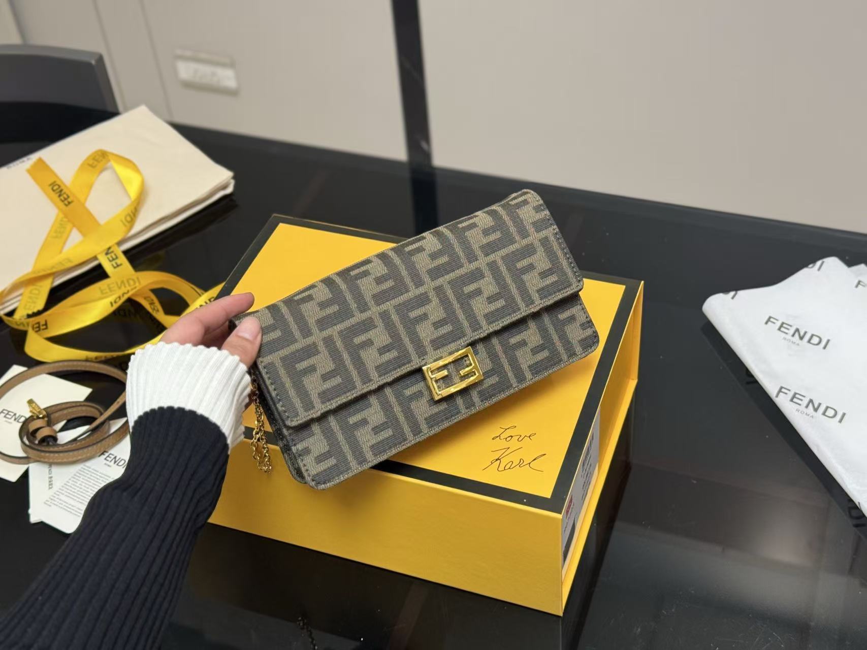 FEND1FF チェーンバッグ【50％割引+送料無料】